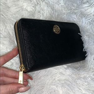 Black zip Tory Burch wallet